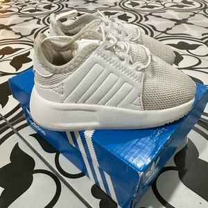 Adidas Kids Cream and White Sneakers Size 6